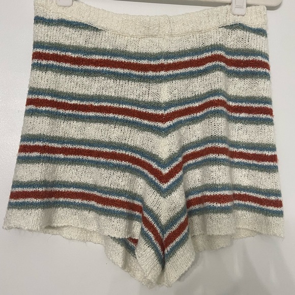 O’NEILL Striped Knit Boho Shorts
Small - Picture 2 of 5